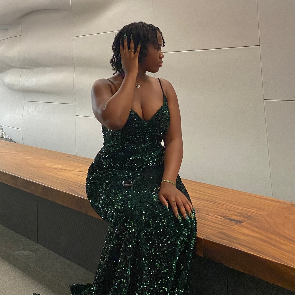 Emerald Green Size 8 Portia & Scarlett Prom Dress With Sequins